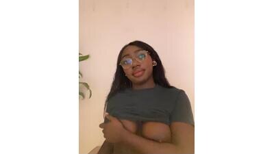 alissradiante1 public webcam profile photo 3