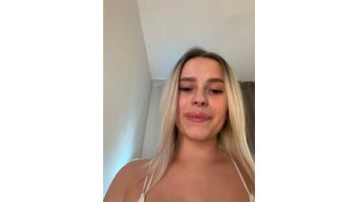 amynewsy public webcam profile photo 2