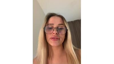 amynewsy public webcam profile photo 3