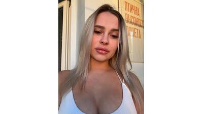 amynewsy public webcam profile photo 4