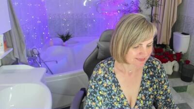 bettygibsonn public webcam profile photo 8