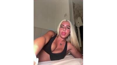 BlondeBetty public webcam profile photo 6