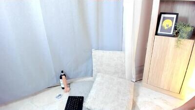 bloom_apple public webcam profile photo 10