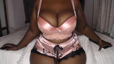 chococreamie public webcam profile photo 3