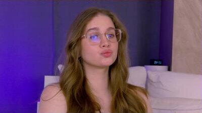 elliehayes public webcam profile photo 5