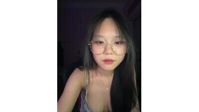 Emely-lysea public webcam profile photo 6