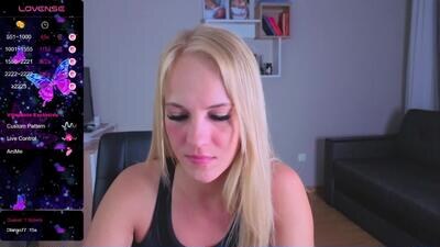 Emmi_crystal public webcam profile photo 4