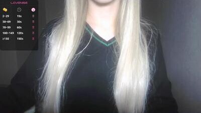 helga__pataki public webcam profile photo 5