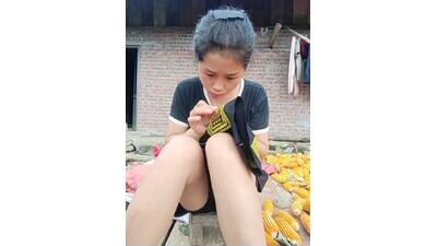 HeresThuy22 public webcam profile photo 2
