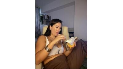 HotXMom_ public webcam profile photo 4