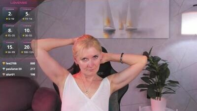 Julie_Lucas public webcam profile photo 7