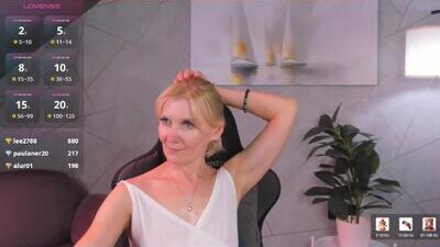Julie_Lucas public webcam profile photo 8