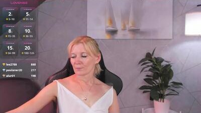 Julie_Lucas public webcam profile photo 10