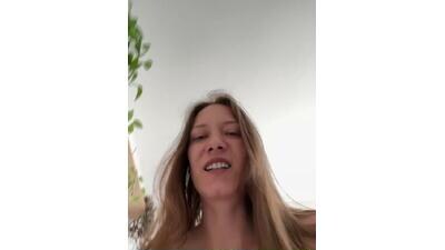 JulieLittleLove public webcam profile photo 1
