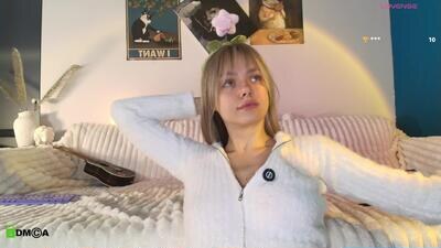 kylie_desire public webcam profile photo 4