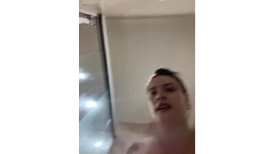 Lena-Williamss public webcam profile photo 3