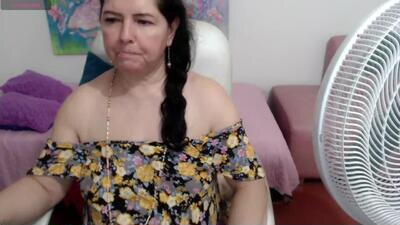 leonela_69 public webcam profile photo 6