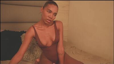 lily_miiller public webcam profile photo 6