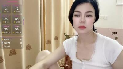 linda-ll public webcam profile photo 2