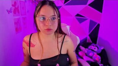 little_emma0 public webcam profile photo 10