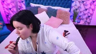 littleshyy public webcam profile photo 8