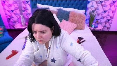littleshyy public webcam profile photo 10