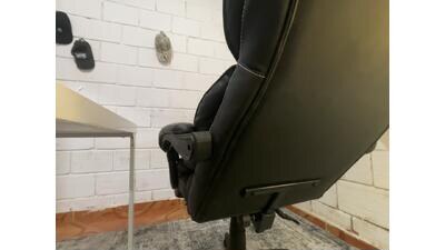 Max_TheHorseDick public webcam profile photo 4