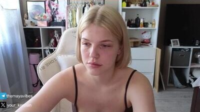 maya_rave public webcam profile photo 9