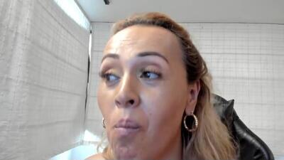 maylin_yung public webcam profile photo 3