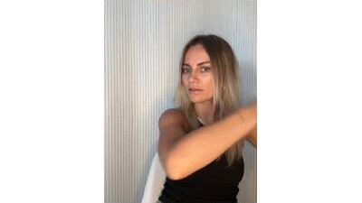 milla__one public webcam profile photo 8