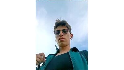 MiloThacth public webcam profile photo 10