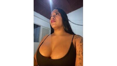mis-violetha public webcam profile photo 3