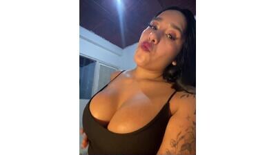 mis-violetha public webcam profile photo 4