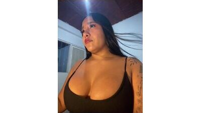 mis-violetha public webcam profile photo 5