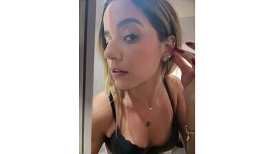 missbella_ public webcam profile photo 9