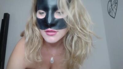 Mme-Evangelyne public webcam profile photo 3