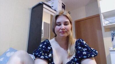 mmmPinUpGirl public webcam profile photo 2