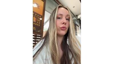 mona_plus public webcam profile photo 4