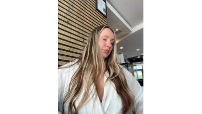 mona_plus public webcam profile photo 8