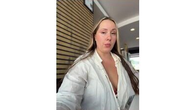 mona_plus public webcam profile photo 9