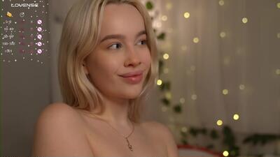 mother__of__dragons public webcam profile photo 2