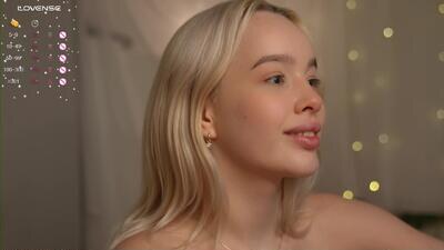 mother__of__dragons public webcam profile photo 4