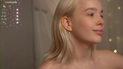 mother__of__dragons public webcam profile photo 10