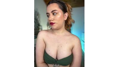 NikkiNix public webcam profile photo 4