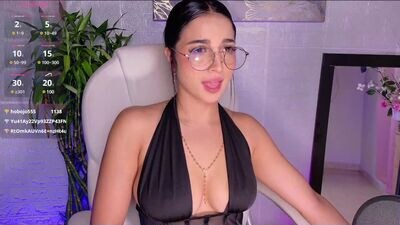 oliviamcneill public webcam profile photo 6