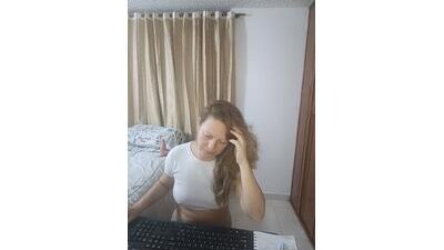 sky_sanz1 public webcam profile photo 5