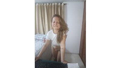 sky_sanz1 public webcam profile photo 9