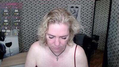 unsual_milf public webcam profile photo 10
