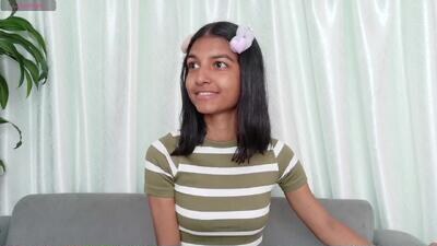 yuliethpetite public webcam profile photo 4