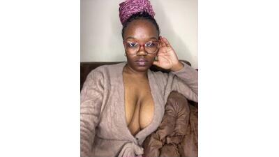YummyMelanin117 public webcam profile photo 2